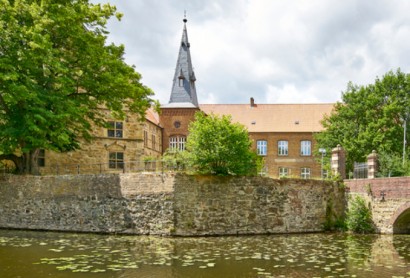 Tafelrunde: Runder Tisch in der Burg Lüdinghausen am 12. April